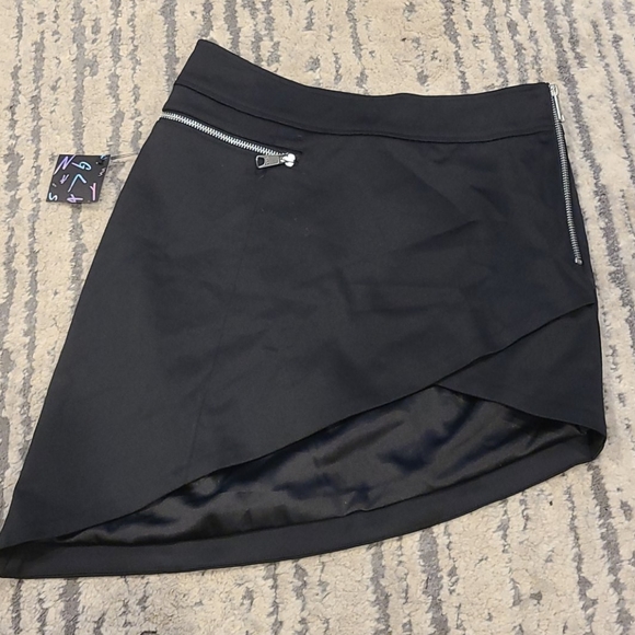 NWT Nasty Gal  Asymmetrical black skirt - Picture 2 of 5